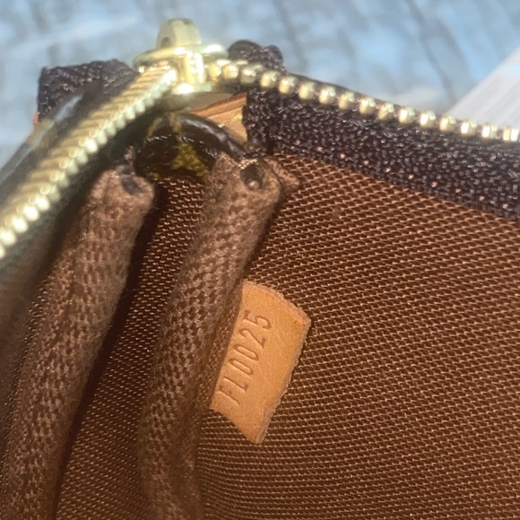 Louis Vuitton mini pochette accessories with monogram strap - Picture 13 of 15